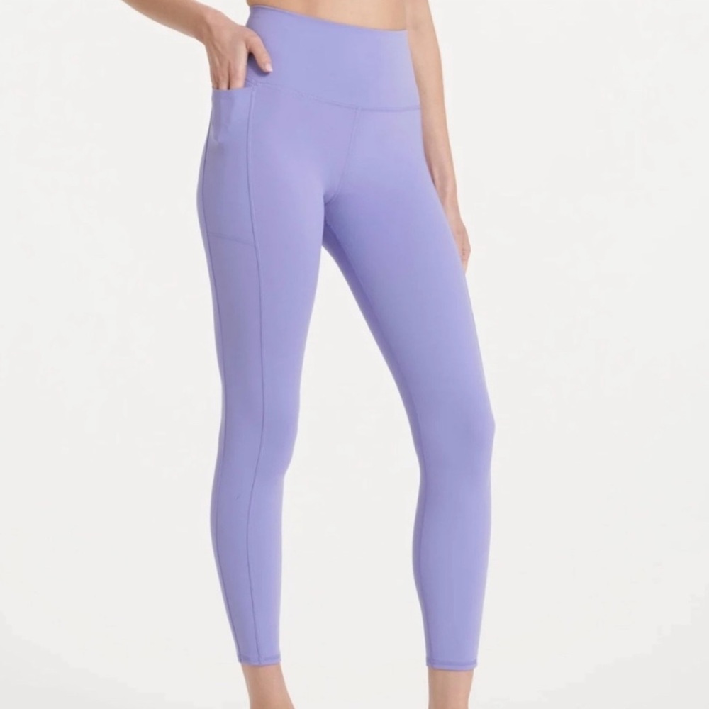 Vuori studio pocket legging Ulta violet lavender